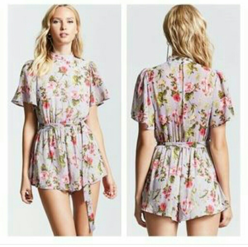 Forever 21 lavendar floral romper -❤cute❤